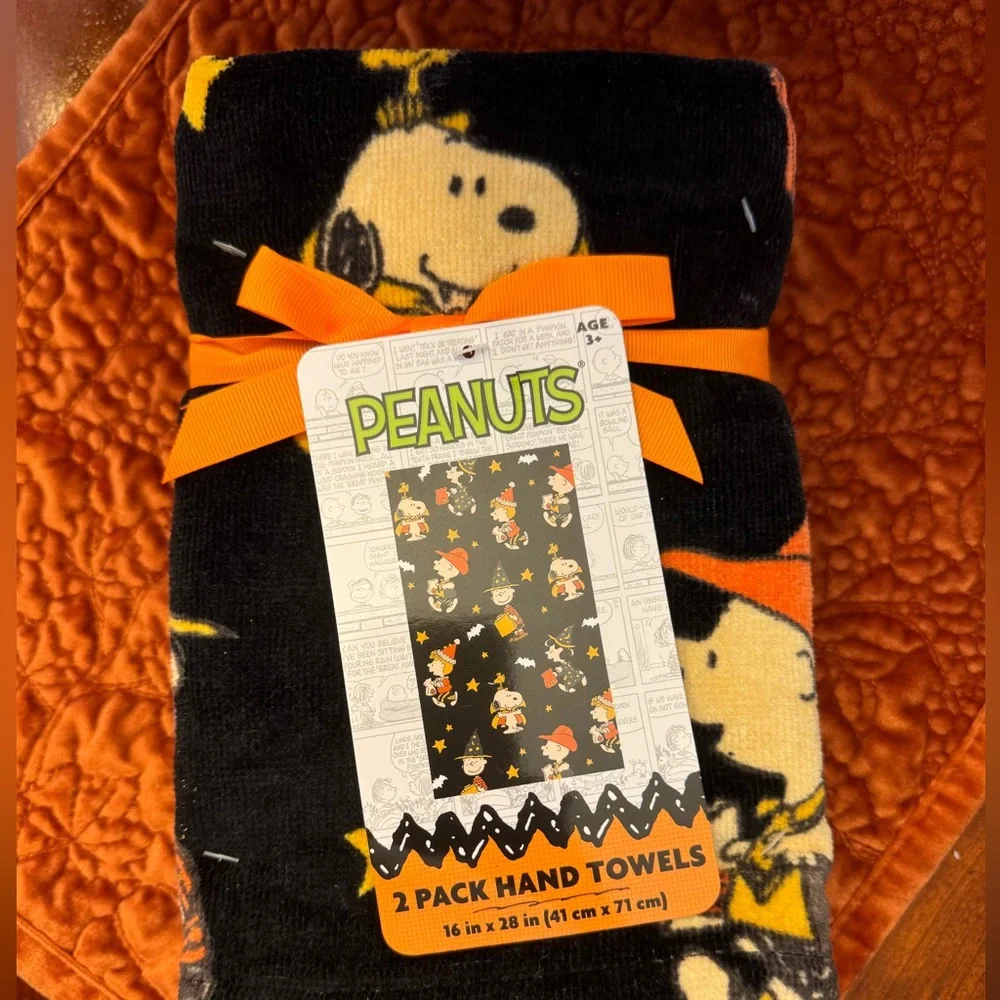 Peanuts Snoopy hand towels Halloween set of 2 NWT